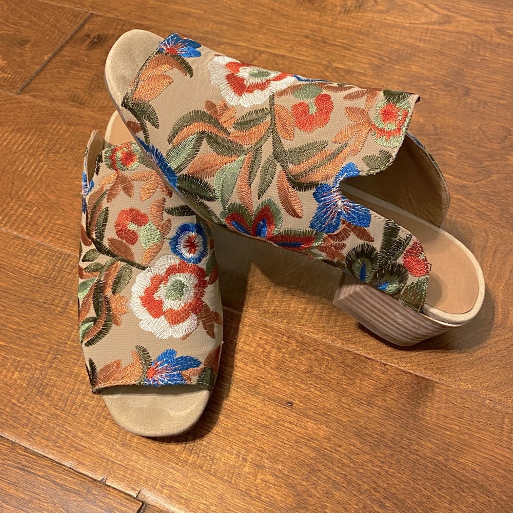 Lucky Brand Womens SZ 7.5 peep toe mule